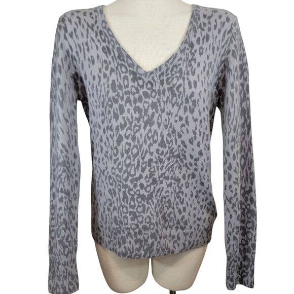 EQUIPMENT Femme Cecile 100% Cashmere Leopard Print V-Neck Sweater size M - Picture 1 of 7